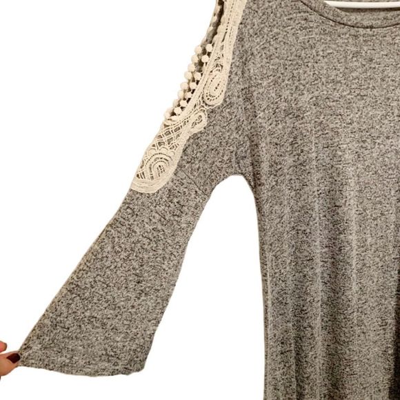 12 Pm By Mon Ami Dress Tunic Gray Knit Lace Cold Shoulder Flowy Size Small - Picture 2 of 6